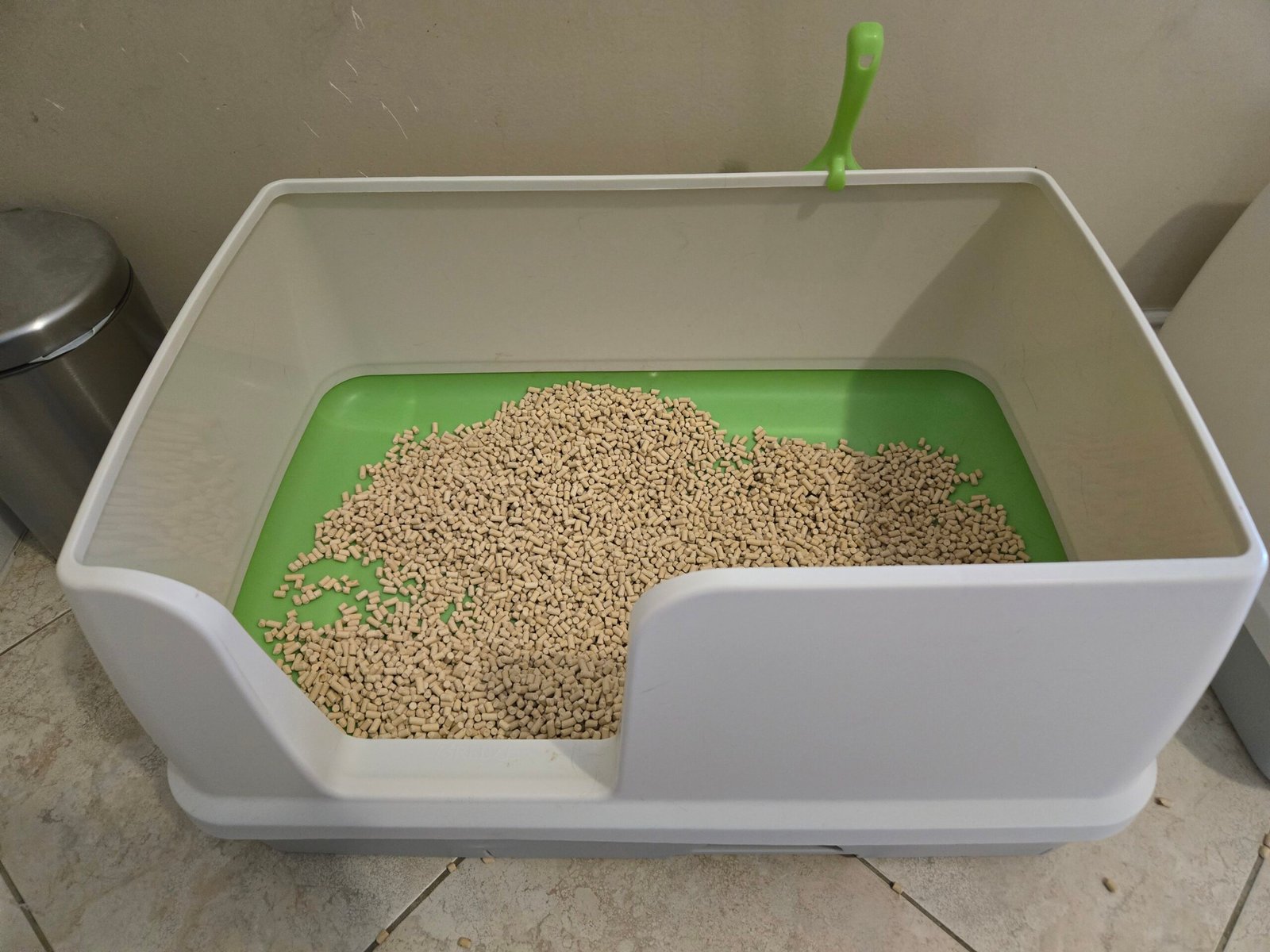 Breeze XL litter box filled with pellets, showing the spacious design and high sides